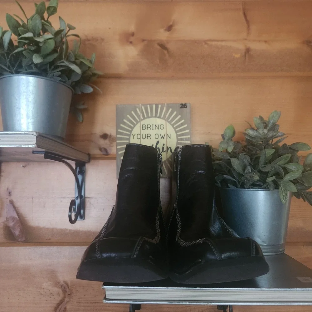 Steve Madden Loadyr Stretch Boot Black Leather Whipstich Square Toe Vintage 9.5